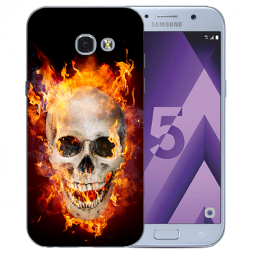 Samsung Galaxy A3 (2017) Silikon Hülle mit Bilddruck Totenschädel Feuer