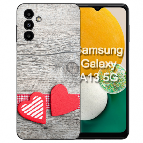 Samsung Galaxy A13 (5G) TPU Silikon Handy Schale mit Fotodruck Herzen auf Holz